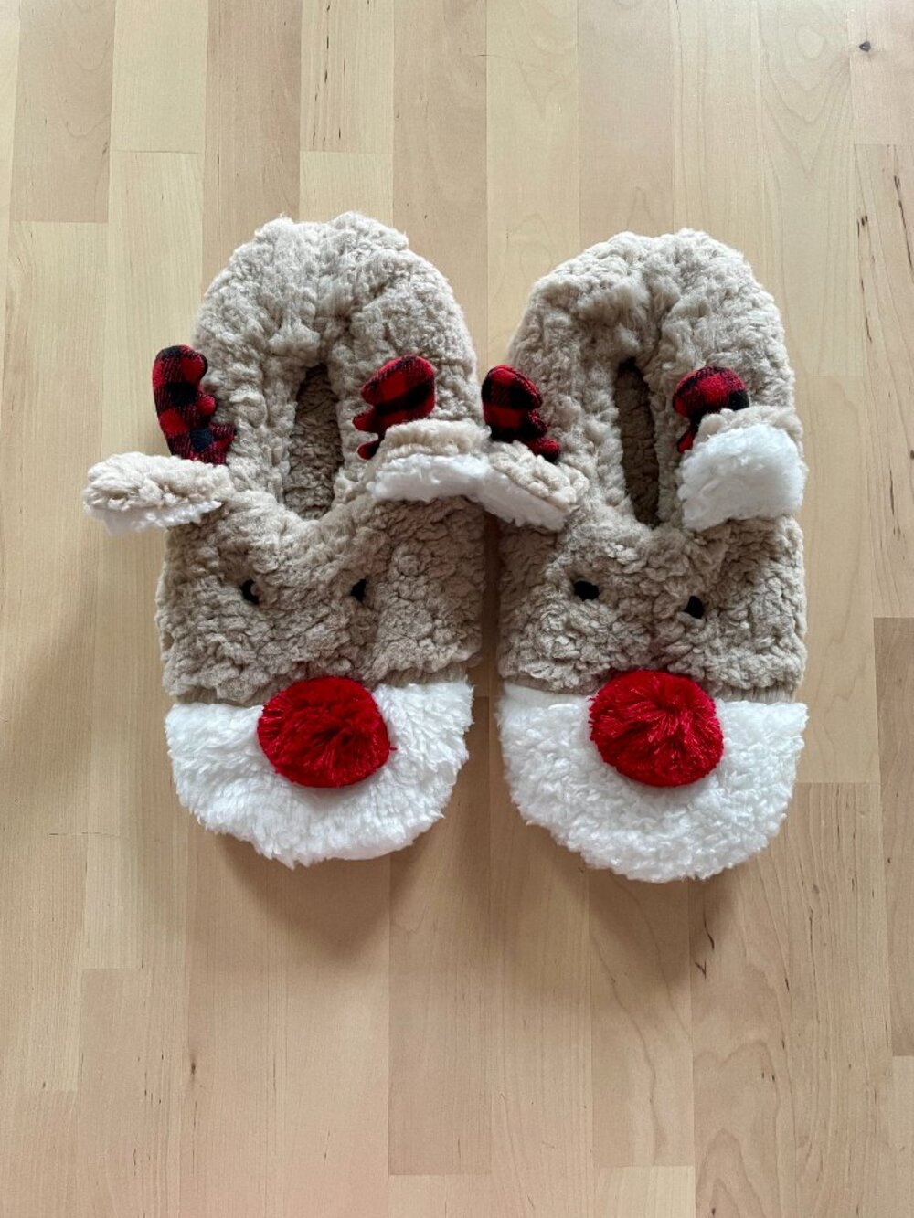A Little Treat For Your Feet Fluffy Reindeer House Slippers size 40-41 NEW